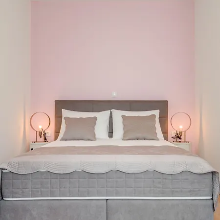 Pensión Capital And 4*