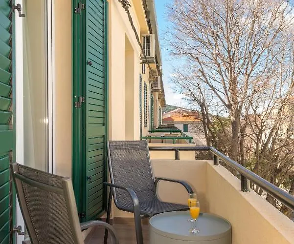 Capital And Pensión 4*