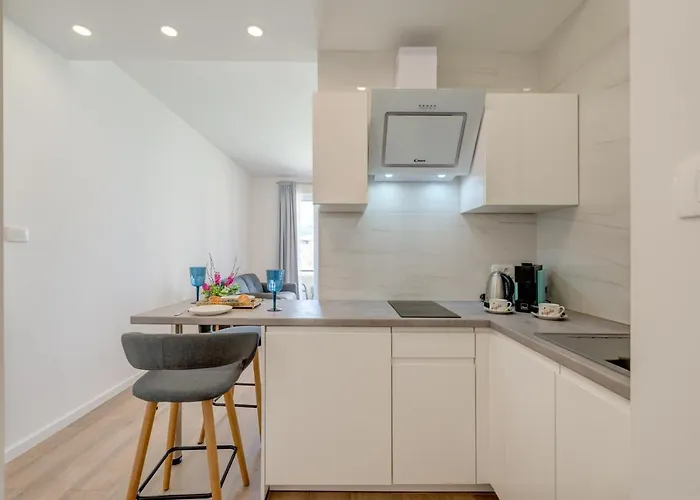 Pensión Capital And 4*