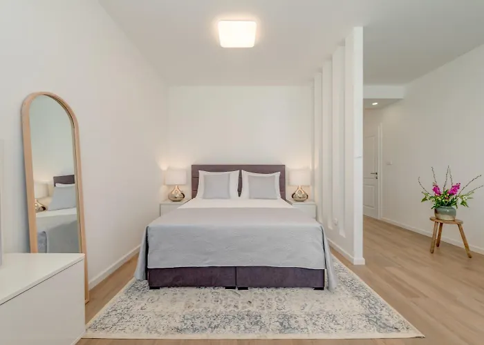 Pensión Capital And Split