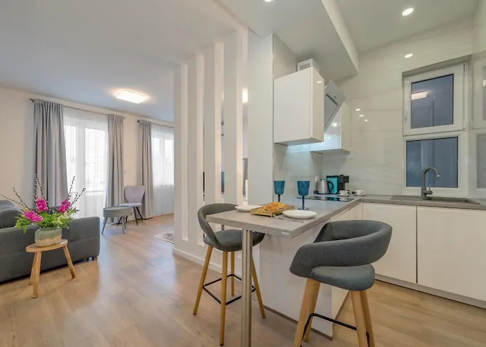 Capital And Pensión 4*