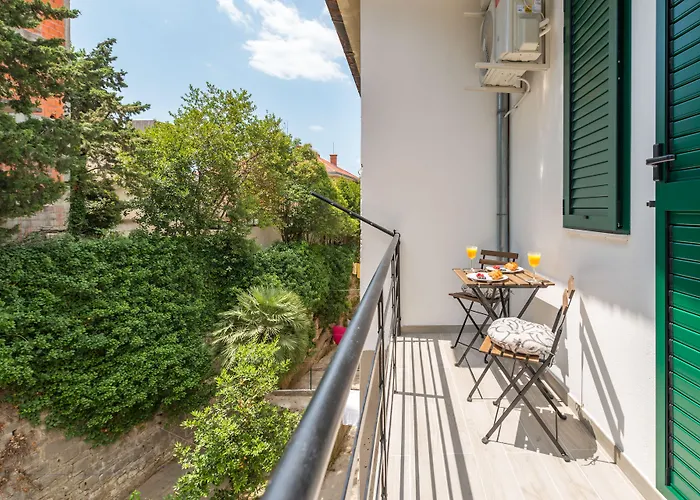 Capital And 4* Split